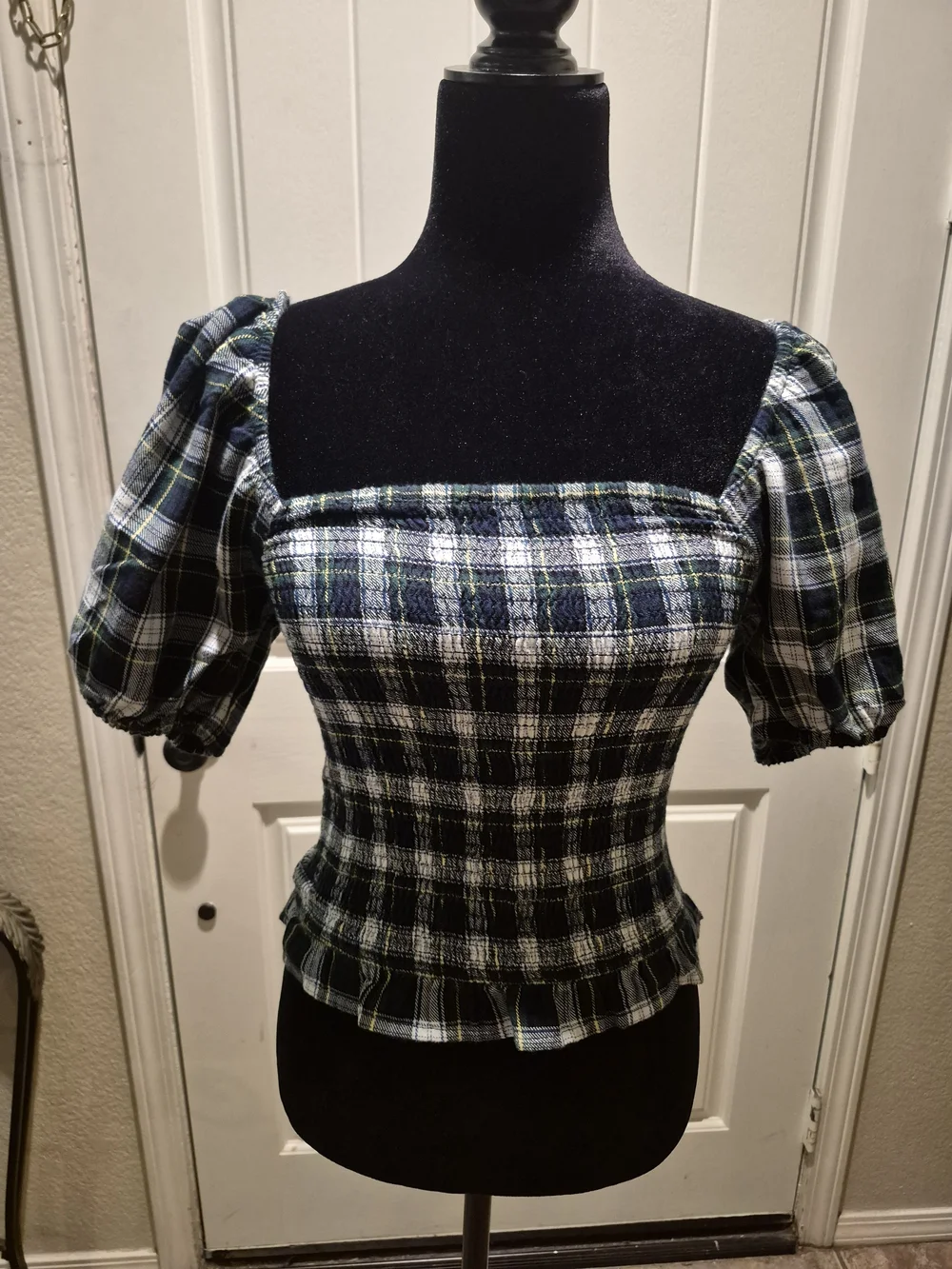 American Eagle Outfitters Navy and Green Plaid Puff-Sleeve Crop Top